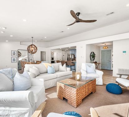 Open Floor Plan and Great for Entertaining Friends and Family!!
