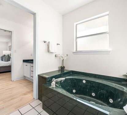 Ensuite Soaking Tub.