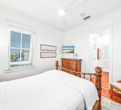 3rd floor northeast bedroom with queen bed, tv  & ensuite bathroom!