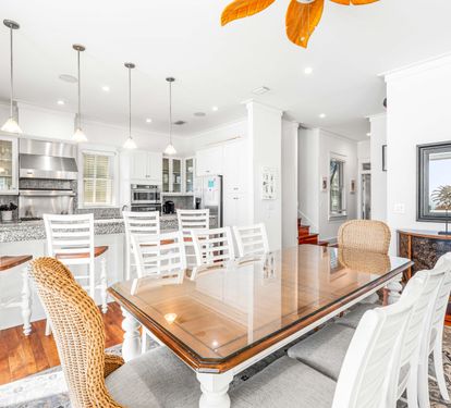 Space for everyone in this living/dining area, chef's kitchen, 50" tv,  expansive views of the Gulf, & 40' covered balcony.