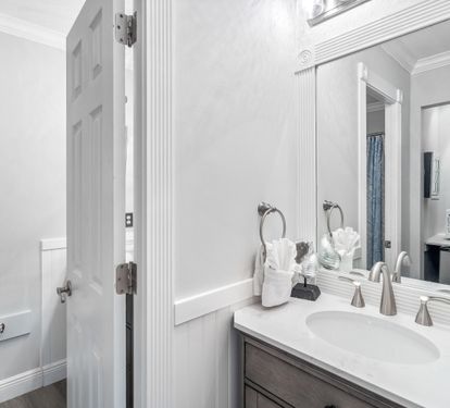 Ensuite bathroom for king bedroom #3