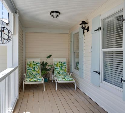 Grab your favorite book and relax on the 2nd floor wraparound balcony!