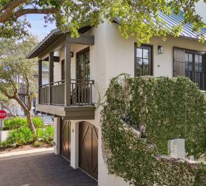 Welcome to 'Pappas Carriage' in Rosemary Beach!