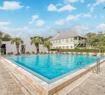2 Minute Walk to the Coquina Pool!