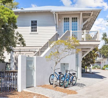 Welcome to 'Tuscan Blue' Carriage House!