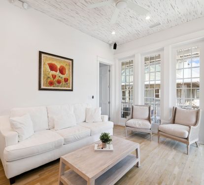 Spacious Living Area - Offering Ample Seating!