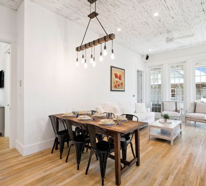 Dining Area with Seating for 6!