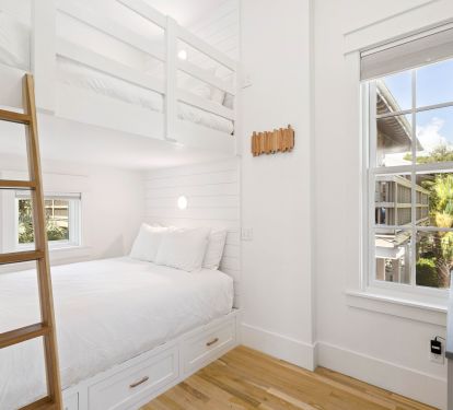Queen Bunk Room - Sleeping 4!