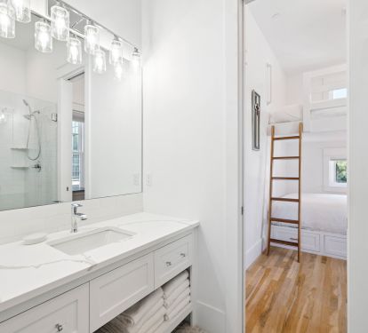 Shared Guest Bathroom - Single Vanity