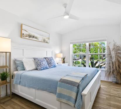 Bedroom with king size bed
