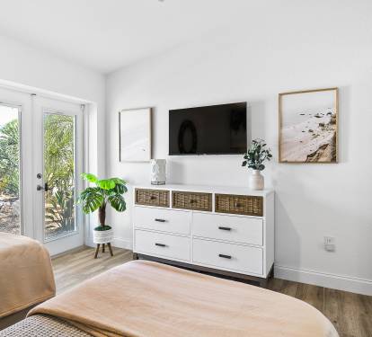 Twin bedroom