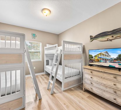 Double Bunkroom with 4 Twins and Private Bath