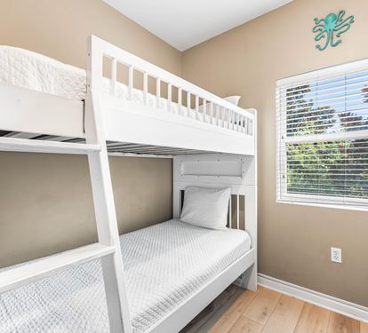 Double Bunkroom with 4 Twins and Private Bath
