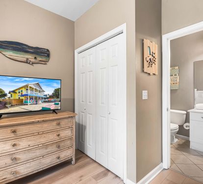 Double Bunkroom with 4 Twins and Private Bath
