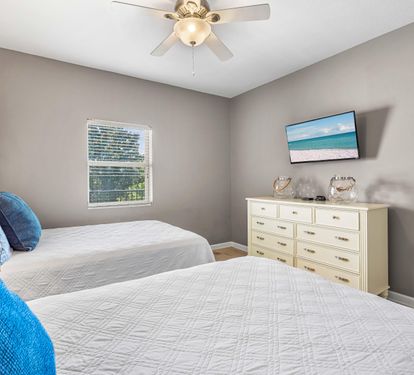 Double Full Bedroom with Full Bath Access Door