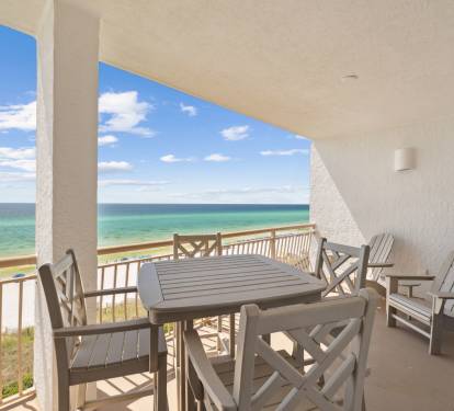 Enjoy Al Fresco Dining for 4 on the Gulf-Front Balcony!