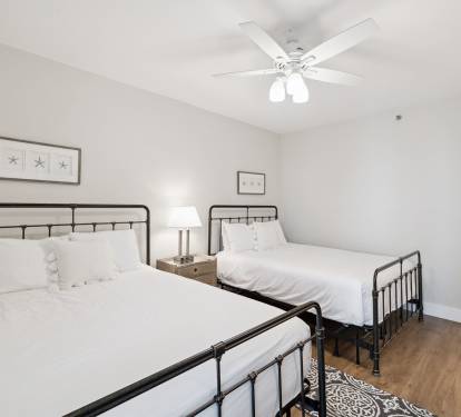 Queen Guest Suite - Sleeps 4!
