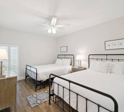 Queen Guest Suite - Equipped with a Flat-Screen TV