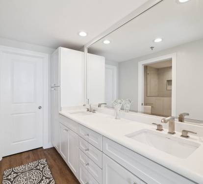 Primary King En-Suite - Dual Vanities