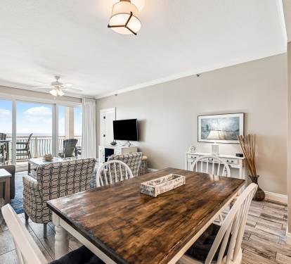 Dining Area with Seating for 4
