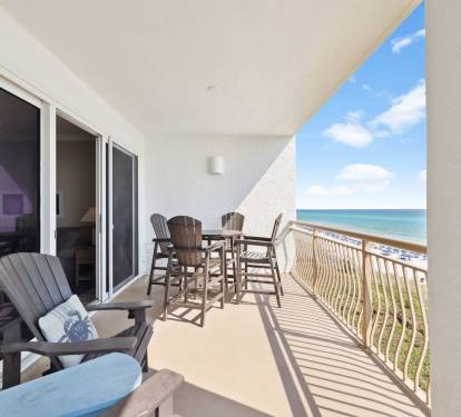 Enjoy Al Fresco Dining for 4 & Lounge Seating for 2
