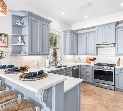 Large Open Kitchen w/ Bar seating for 3