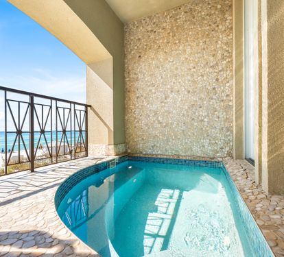 Le Fortune Private Beach Front Splash Pool