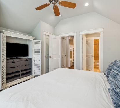 King Guest Suite - Ample Storage & Flat-Screen TV