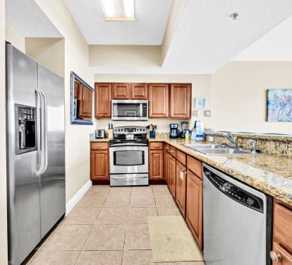 Kitchen with Breakfast Bar
