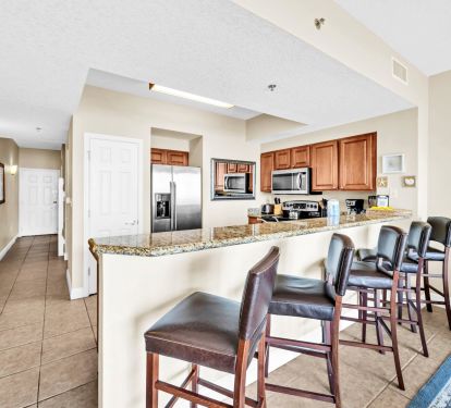 Kitchen with Breakfast Bar