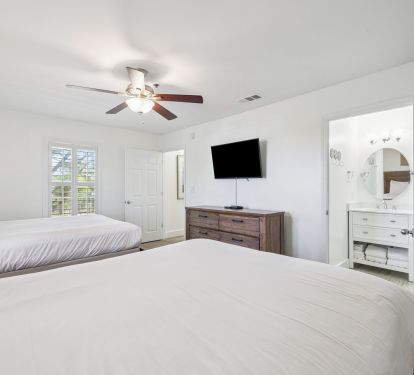 Queen Guest Suite - Equipped with a Flat-Screen TV