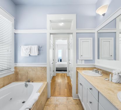 Ensuite Bath and Shower