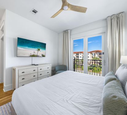 Third Floor King ensuite Bedroom (North Side) With a 55' Smart TV