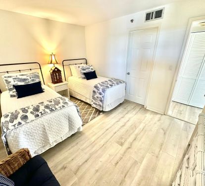 Guest Bedroom - Twins