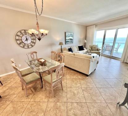 Dining area seating for 6