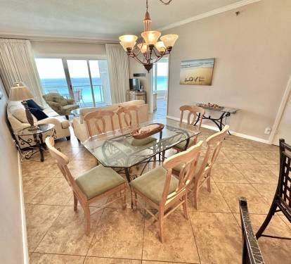 Dining area seating for 6