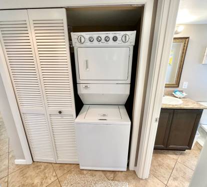 Laundry center