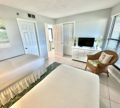 Guest Bedroom - Twins
