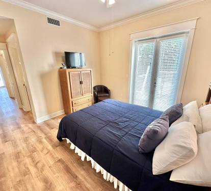 Guest Bedroom - Queen