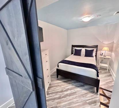 Guest bedroom