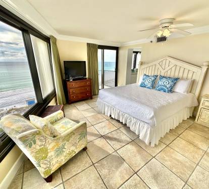 Master suite overlooking the ocean!