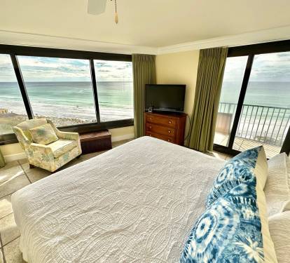 Master suite overlooking the ocean!