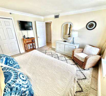 Guest bedroom