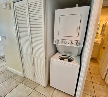 Laundry center