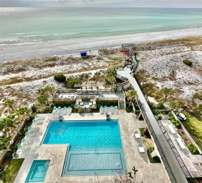 Newly renovated pool & hot tub