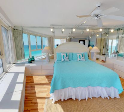 Master suite overlooking the ocean!