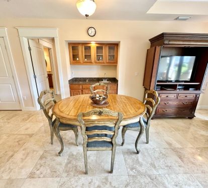 Dining room seating for 4