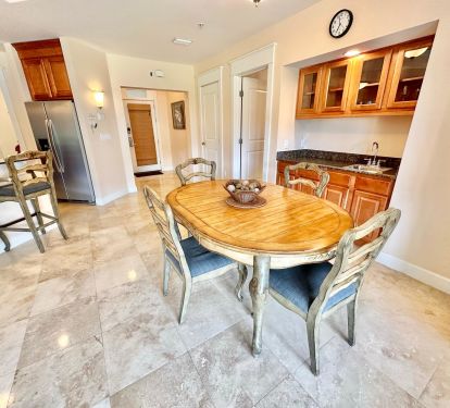 Dining room seating for 4