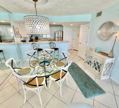 Dining area seating for 6