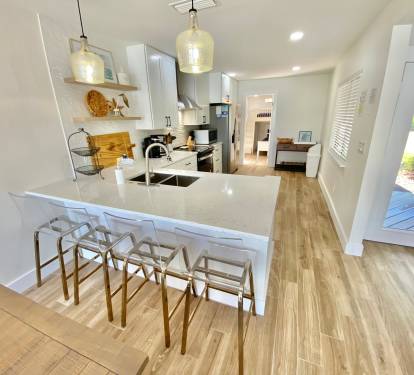 Fully-stocked, updated Kitchen